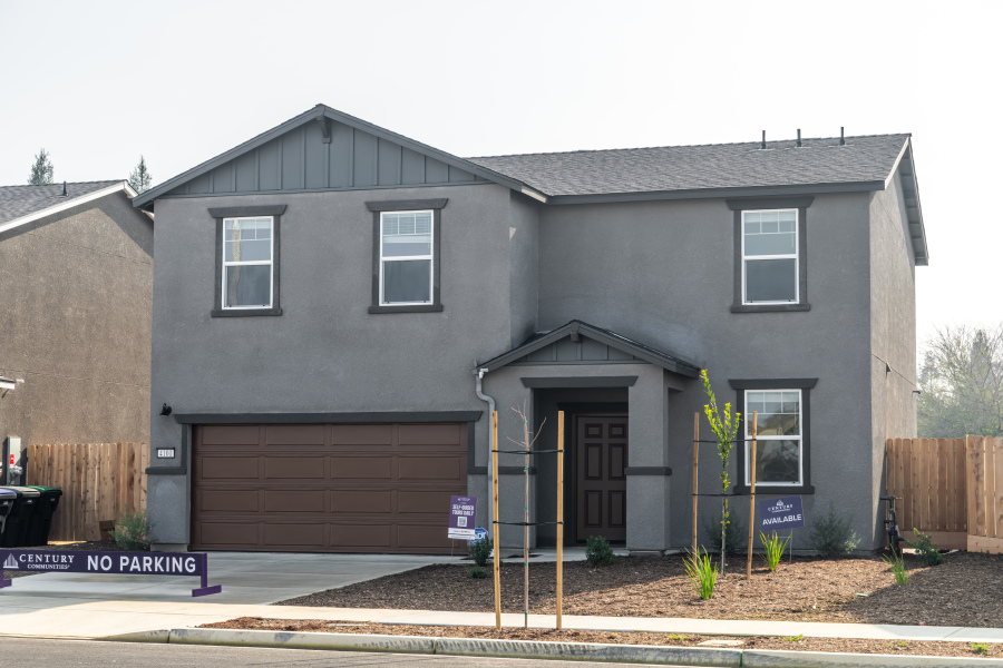 0015 4101 E. Magnolia Avenue