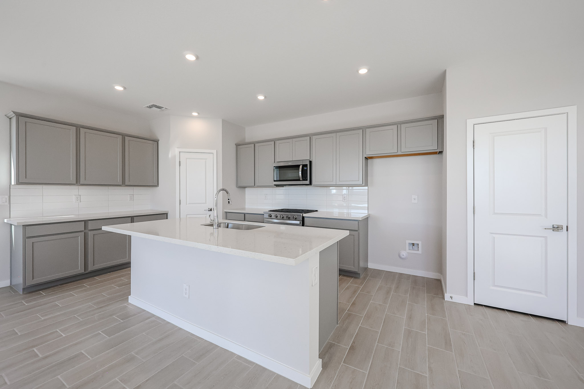 A kitchen with white cabinets.