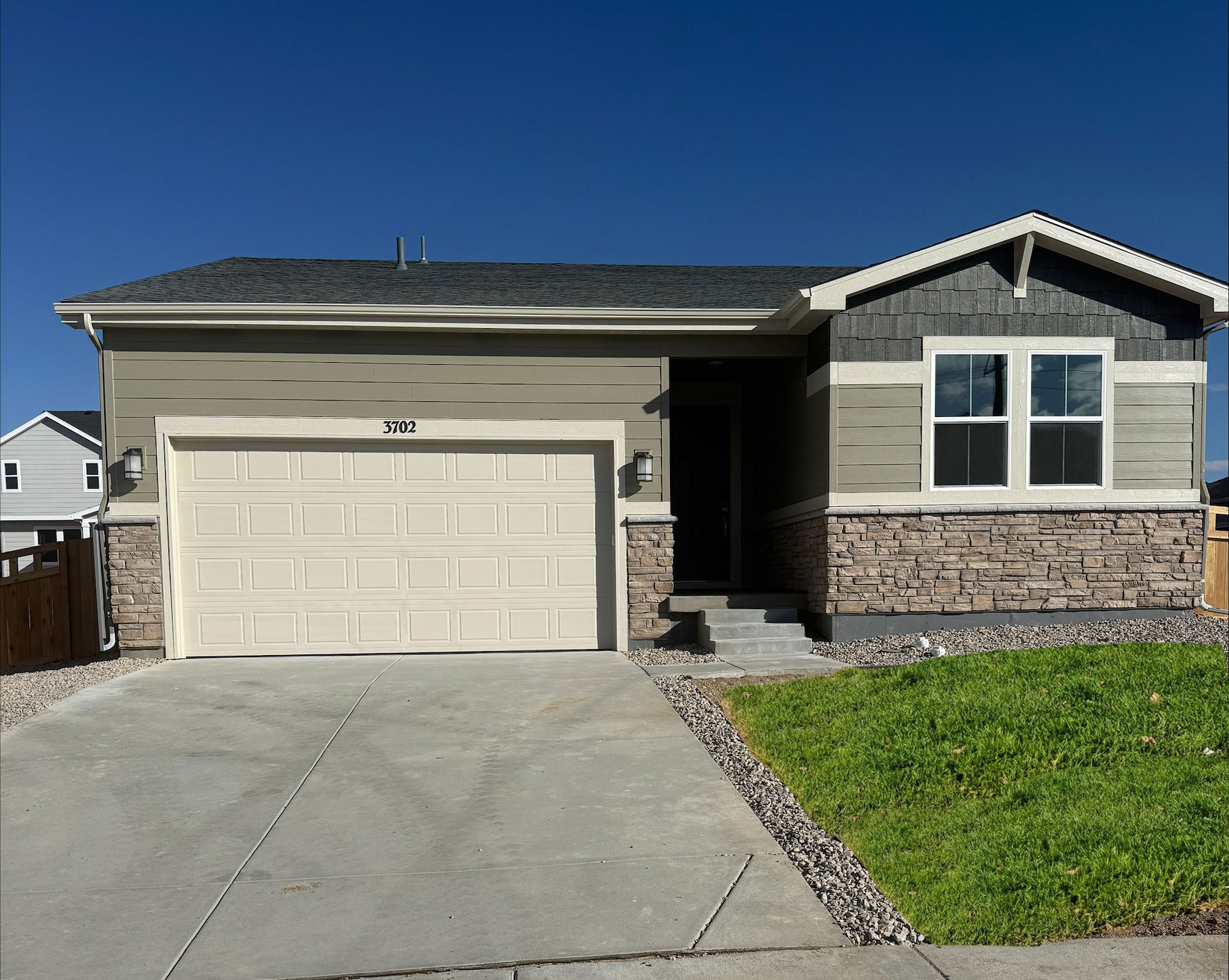 0402 3702 Sandreed Street