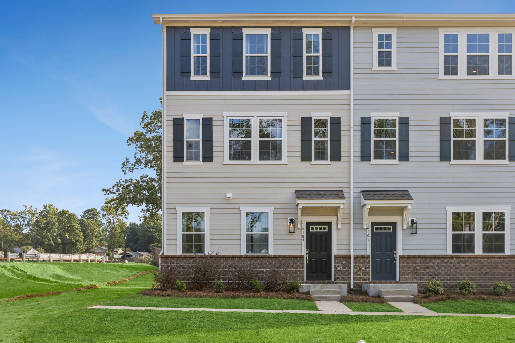 0015 14105 Alley Mae