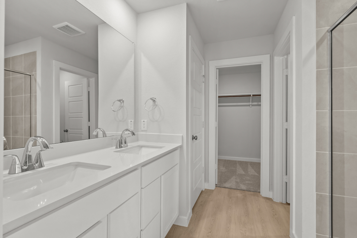 A bathroom with a sink and a mirror.