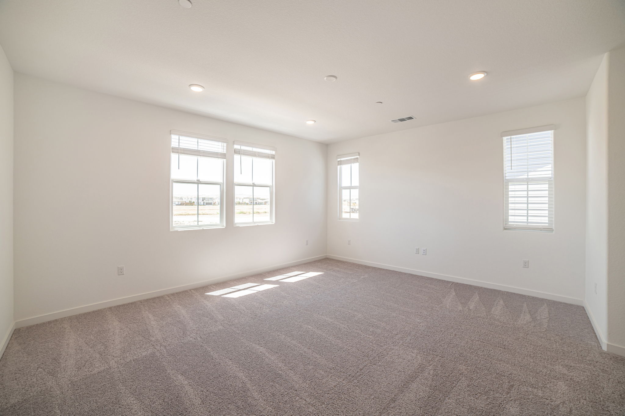 A room with windows.